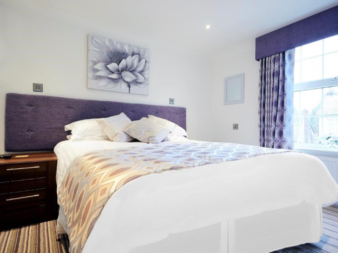 Hotel The Rose And Crown à Thorpe-le-Soken Extérieur photo